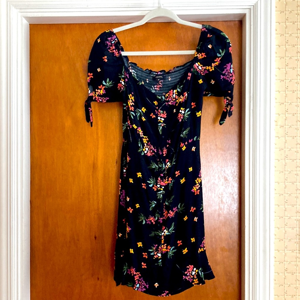 Olivaceous M summer dress. It is short! Wide, square neck. Stretchy top of back.
